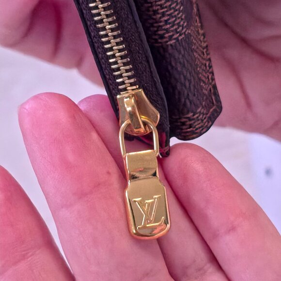 Louis Vuitton Card & Coin Holder with key chain - Picture 8 of 13